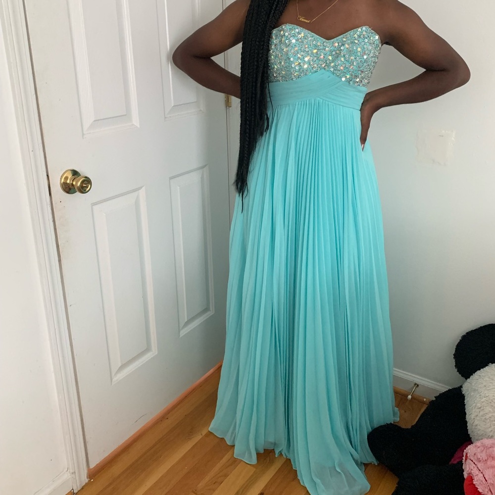 Prom Dress - Picture 2 of 5